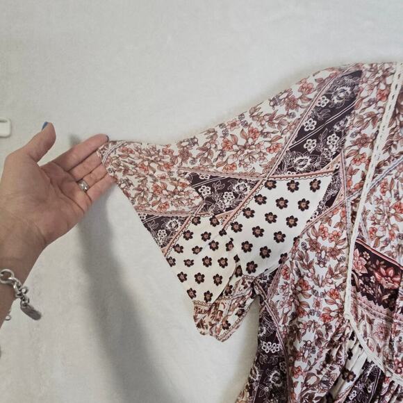 Petal and Pup Boho Sz8 Hippie 70s Vibe blouse w Tassles. Floral. Lace Accents. - Picture 11 of 14